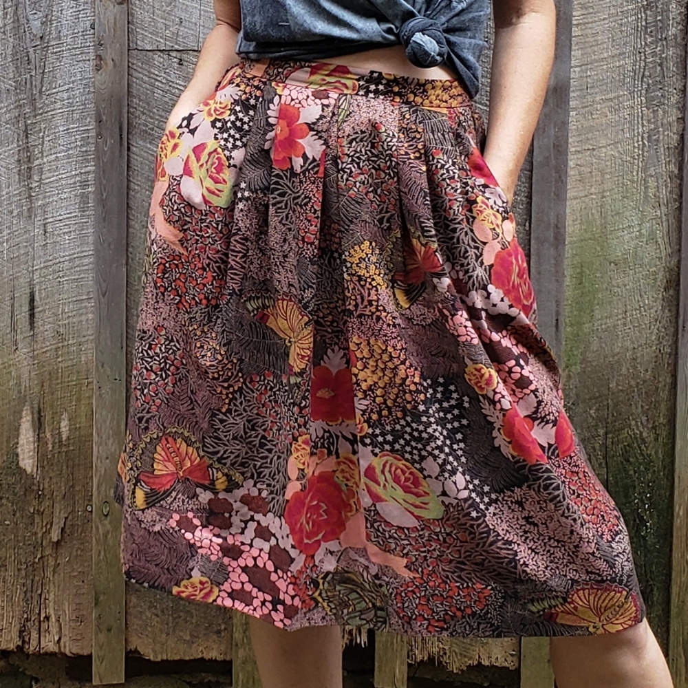 VTG Short Skirt. Pocketed skirt. Full skirt. - Picture 5 of 9